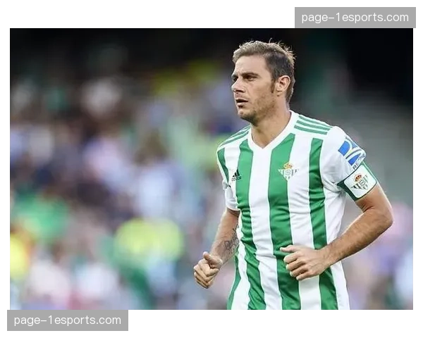 皇家贝蒂斯宣布与老将华金续约一年，新合同至2027年夏